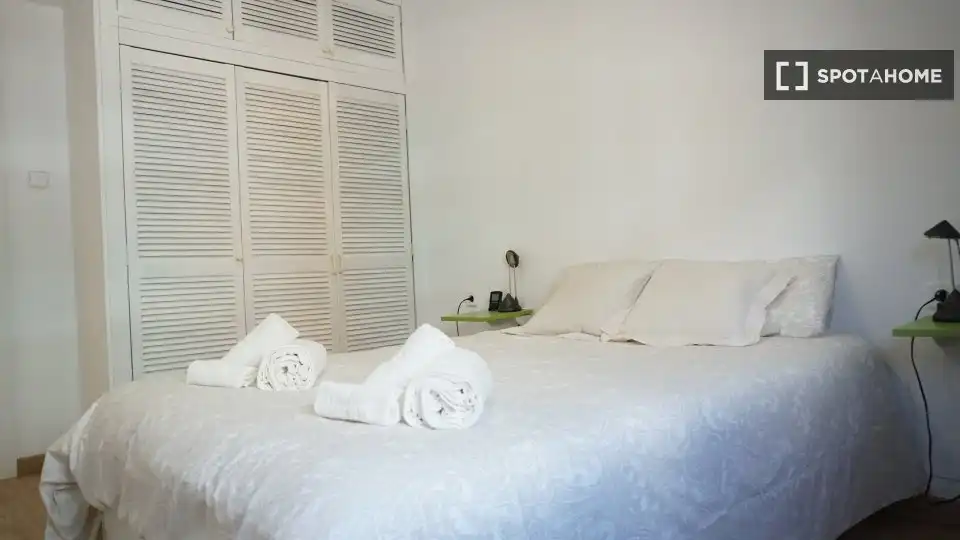 Habitación de Piso de alquiler en Valencia con Aire acondicionado, Calefacción y Amueblado