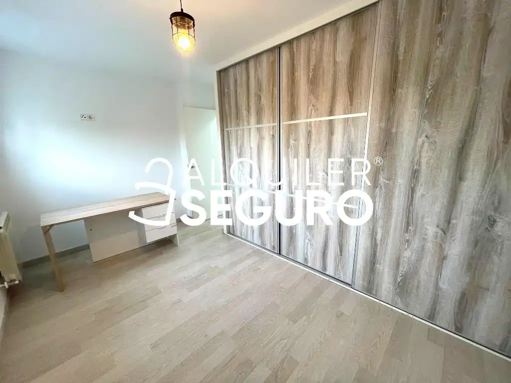 Schlafzimmer von Wohnung zur Miete in Madrid mit Klimaanlage und Heizung