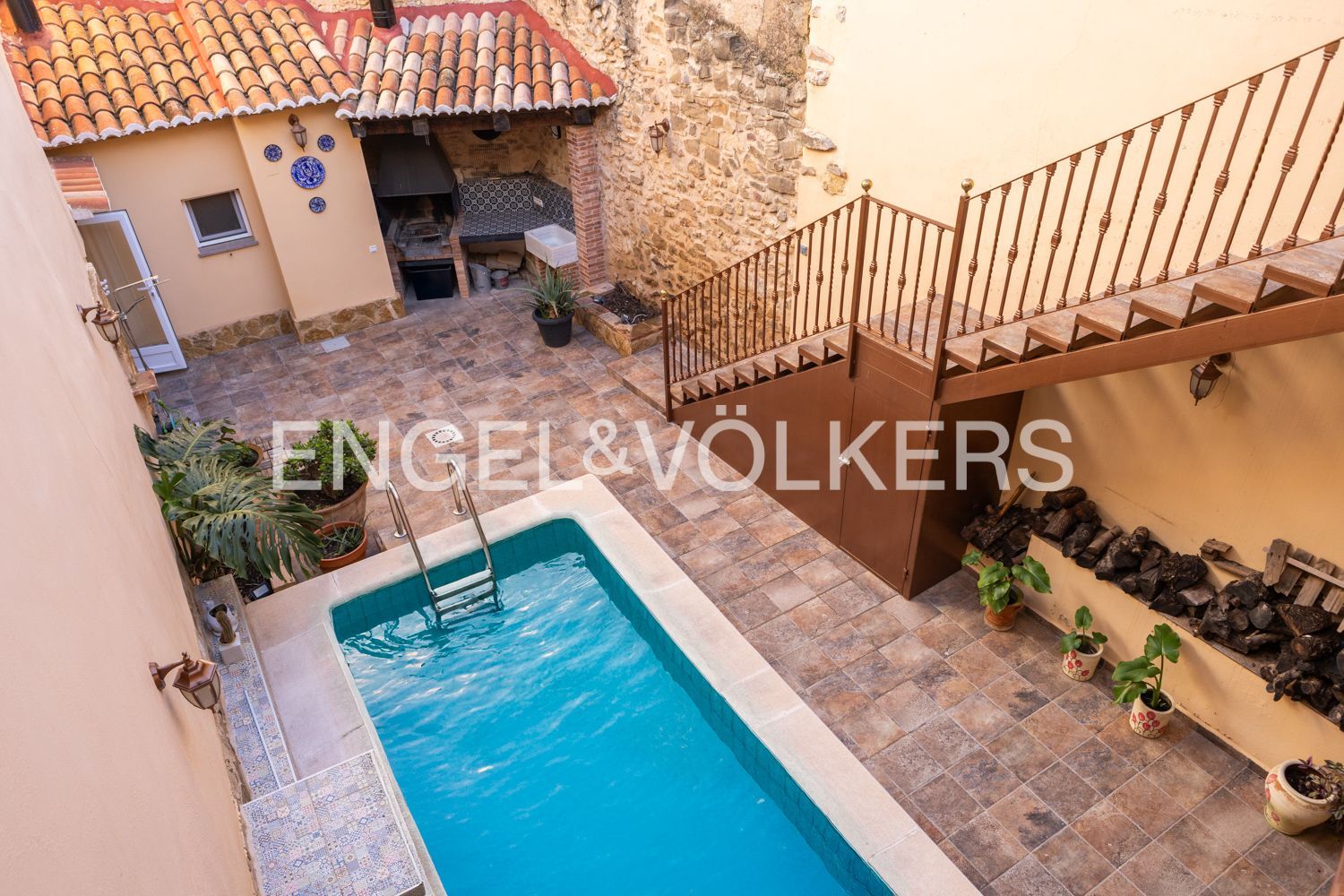 Swimming pool of House or chalet for sale in Villar del Arzobispo  with Air Conditioner, Heating and Storage room