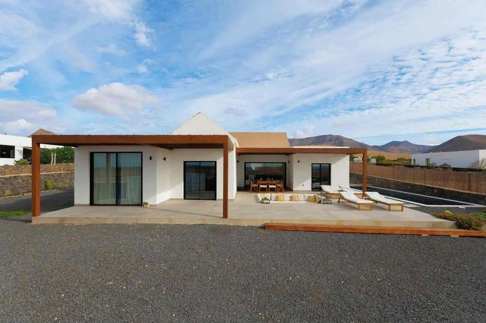 Vista exterior de Casa o xalet en venda en La Oliva amb Jardí privat, Terrassa i Traster