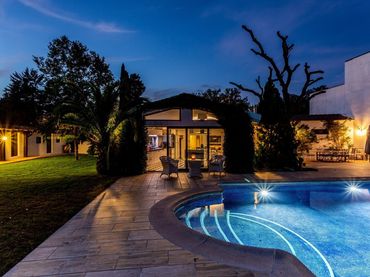 Chalet con piscina en alquiler en Avenida MONTE