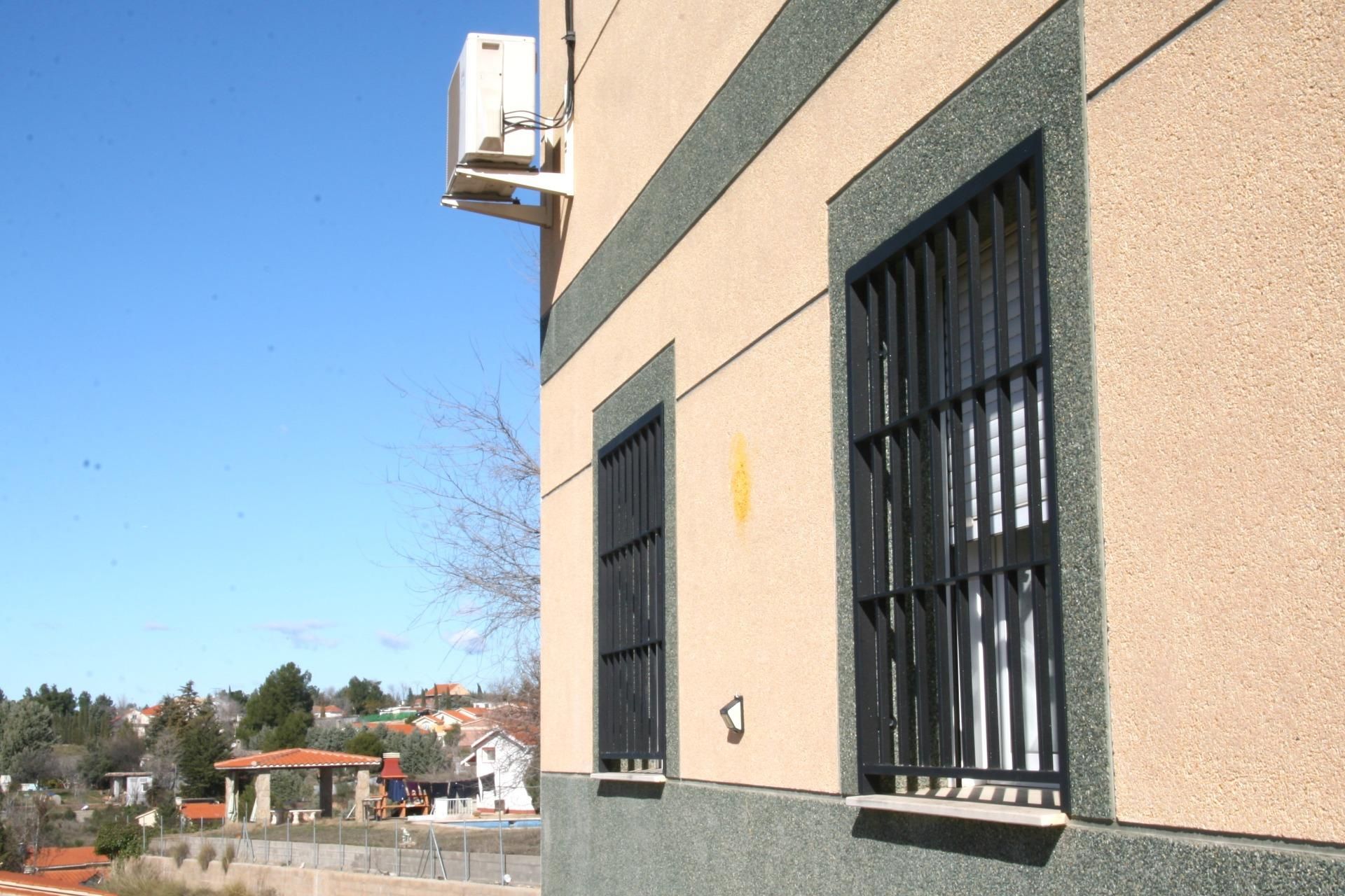 Vista exterior de Casa o xalet en venda en Barajas de Melo amb Aire condicionat, Calefacció i Jardí privat