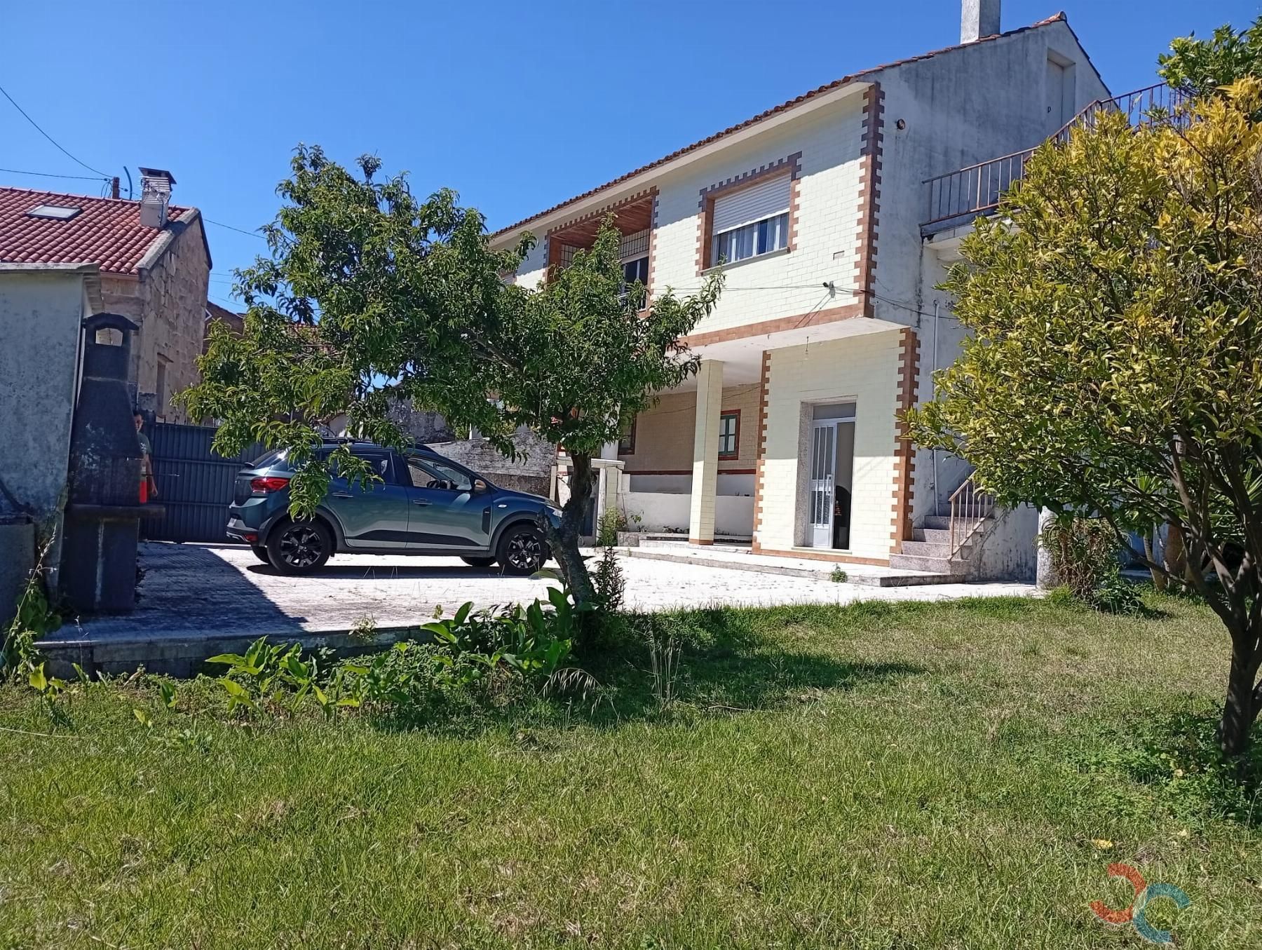 Vista exterior de Casa o xalet en venda en Marín amb Terrassa i Traster
