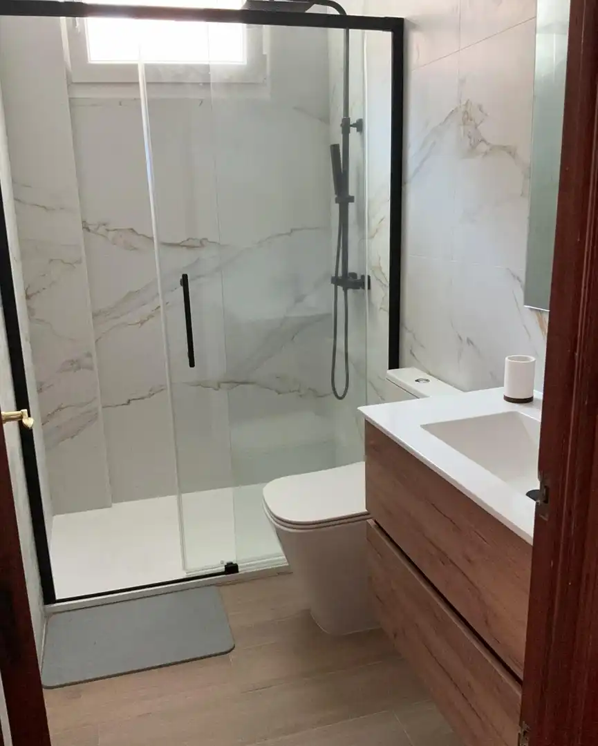 Bathroom of Flat for rent in Bilbao   with Heating, Furnished and Balcony
