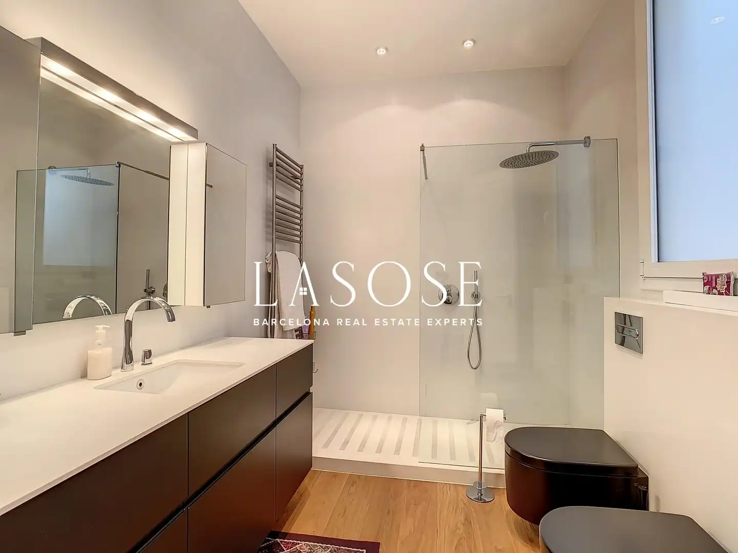 Bany de Apartament de lloguer en Barcelona amb Aire condicionat, Parquet i Balcó