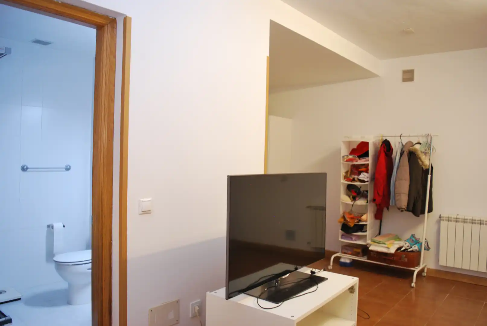 Einfamilien-Reihenhaus zum Verkauf in Valdemorillo mit Privatgarten, Terrasse und Abstellraum
