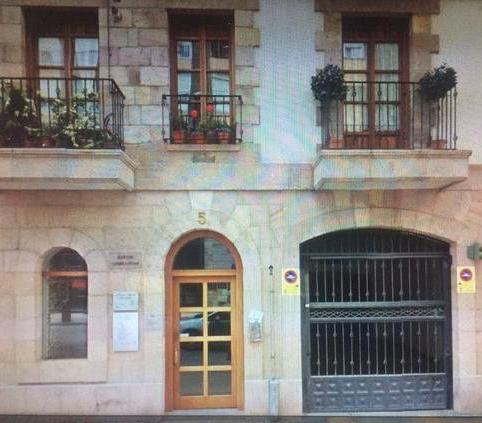 Foto 2 de Garatge de lloguer a Calle José Posada Herrera, 5