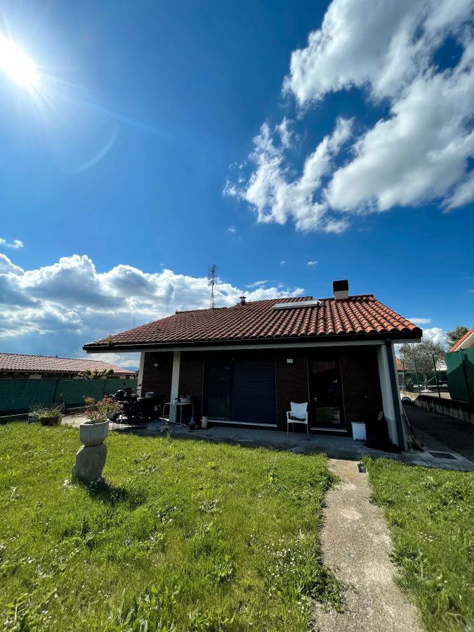 Vista exterior de Casa o xalet en venda en Zambrana amb Calefacció i Parquet