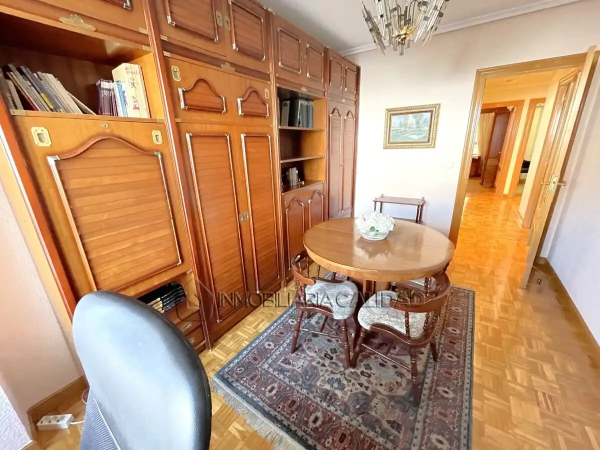 Habitación de Piso de alquiler en Burgos con Calefacción, Terraza y Amueblado