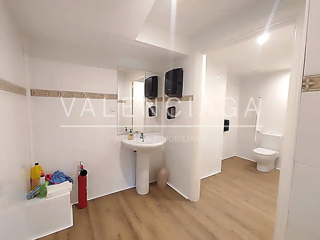 Baño de Oficina de alquiler en Donostia - San Sebastián  con Aire acondicionado