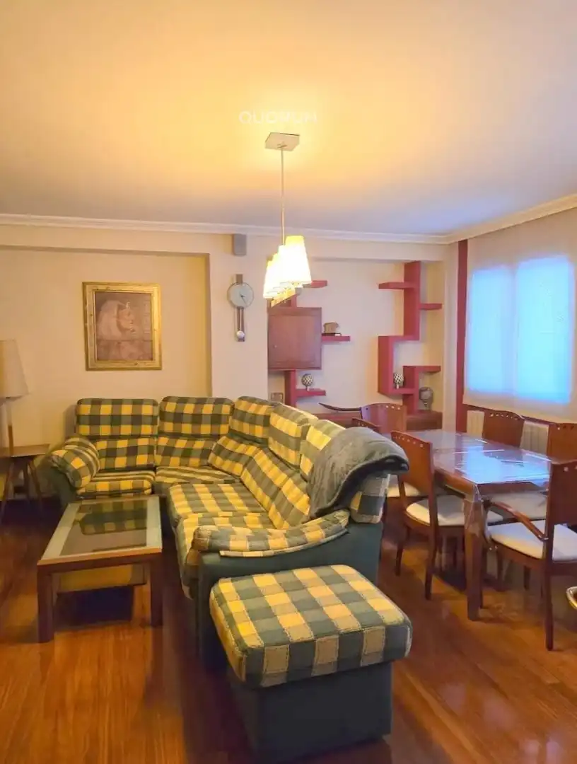 Sala d'estar de Pis en venda en Bilbao  amb Calefacció, Terrassa i Moblat