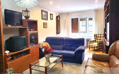 Living room of Flat for sale in Oviedo   with Furnished