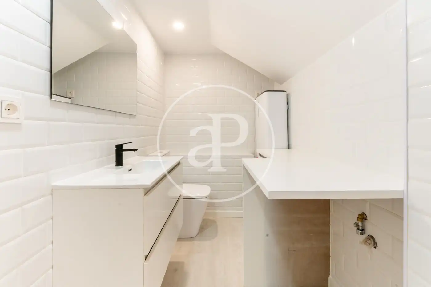 Baño de Piso en venta en Madrid con Aire acondicionado, Calefacción y Piscina comunitaria