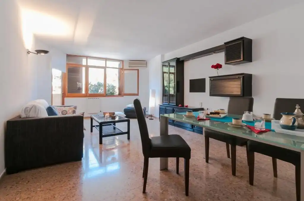 Sala d'estar de Pis de lloguer en  Palma de Mallorca amb Aire condicionat, Terrassa i Moblat