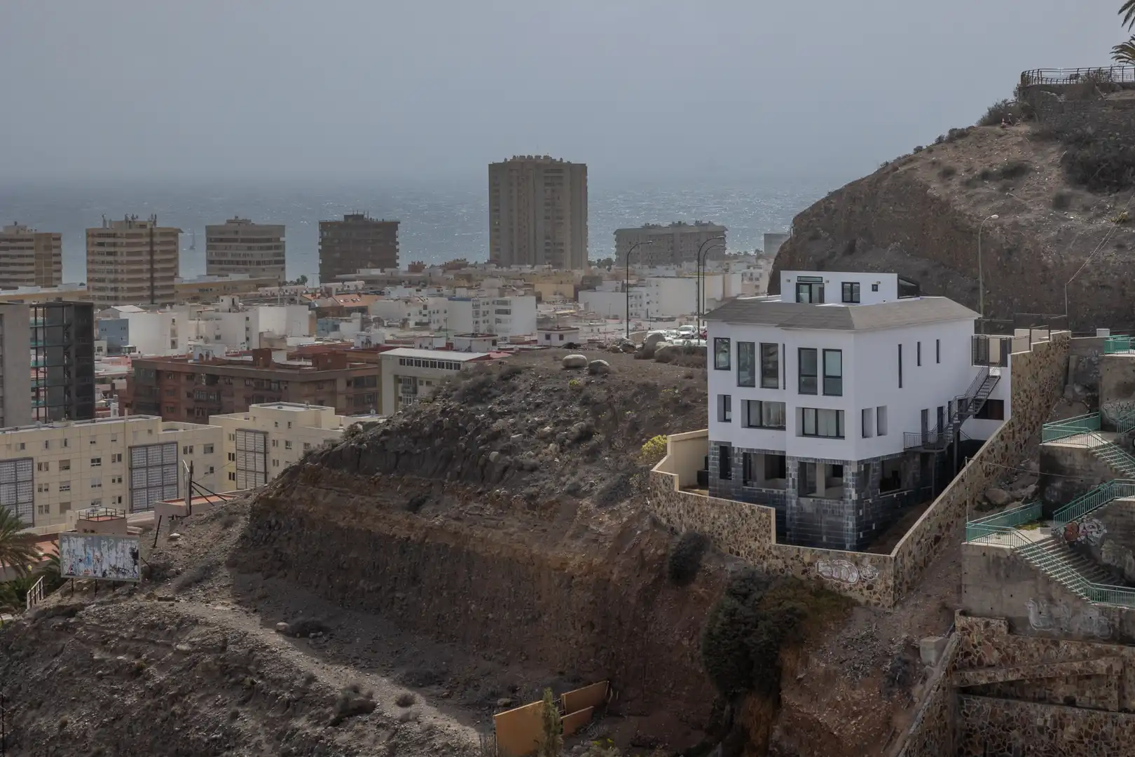 Vista exterior de Casa o xalet en venda en Las Palmas de Gran Canaria amb Aire condicionat, Terrassa i Moblat