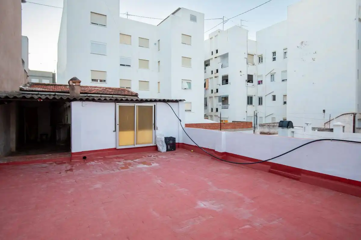 Terrasse von Erdgeschoss zum Verkauf in Sagunto / Sagunt mit Heizung, Terrasse und Abstellraum