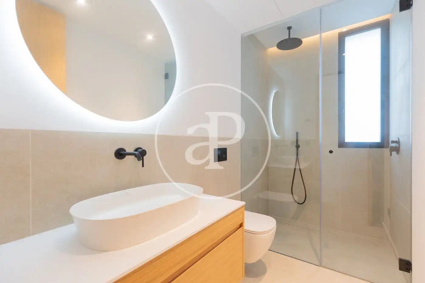 Baño de Piso en venta en  Palma de Mallorca con Aire acondicionado, Calefacción y Jardín privado