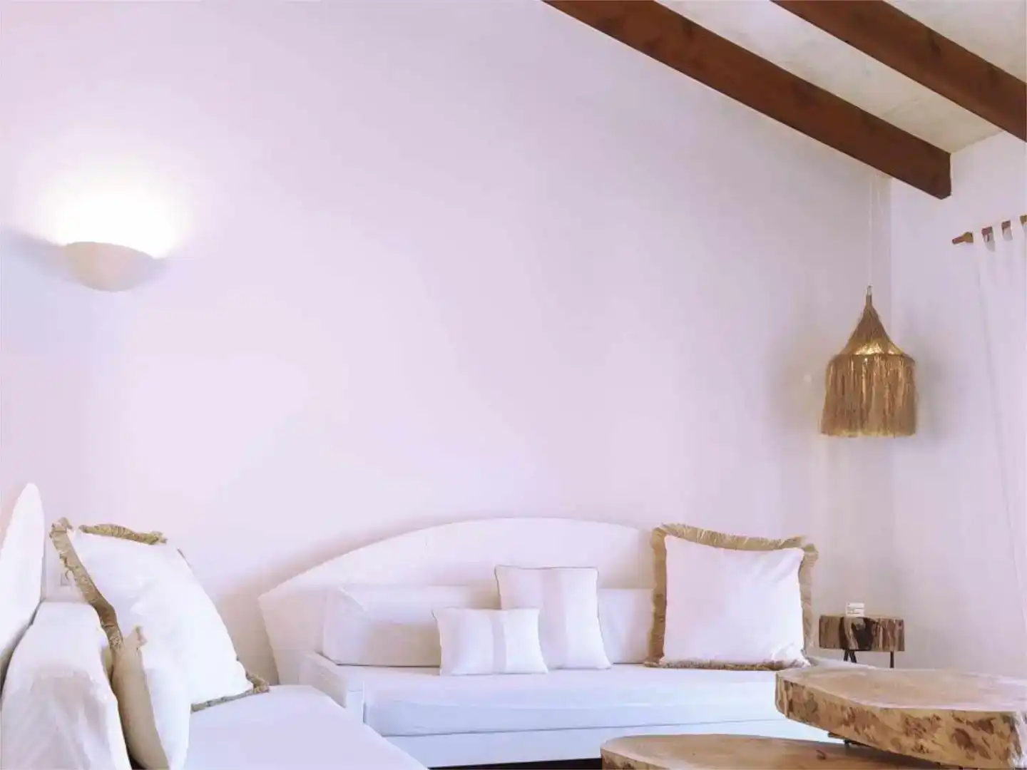 Sala d'estar de Casa adosada de lloguer en Ciutadella de Menorca amb Aire condicionat, Jardí privat i Piscina