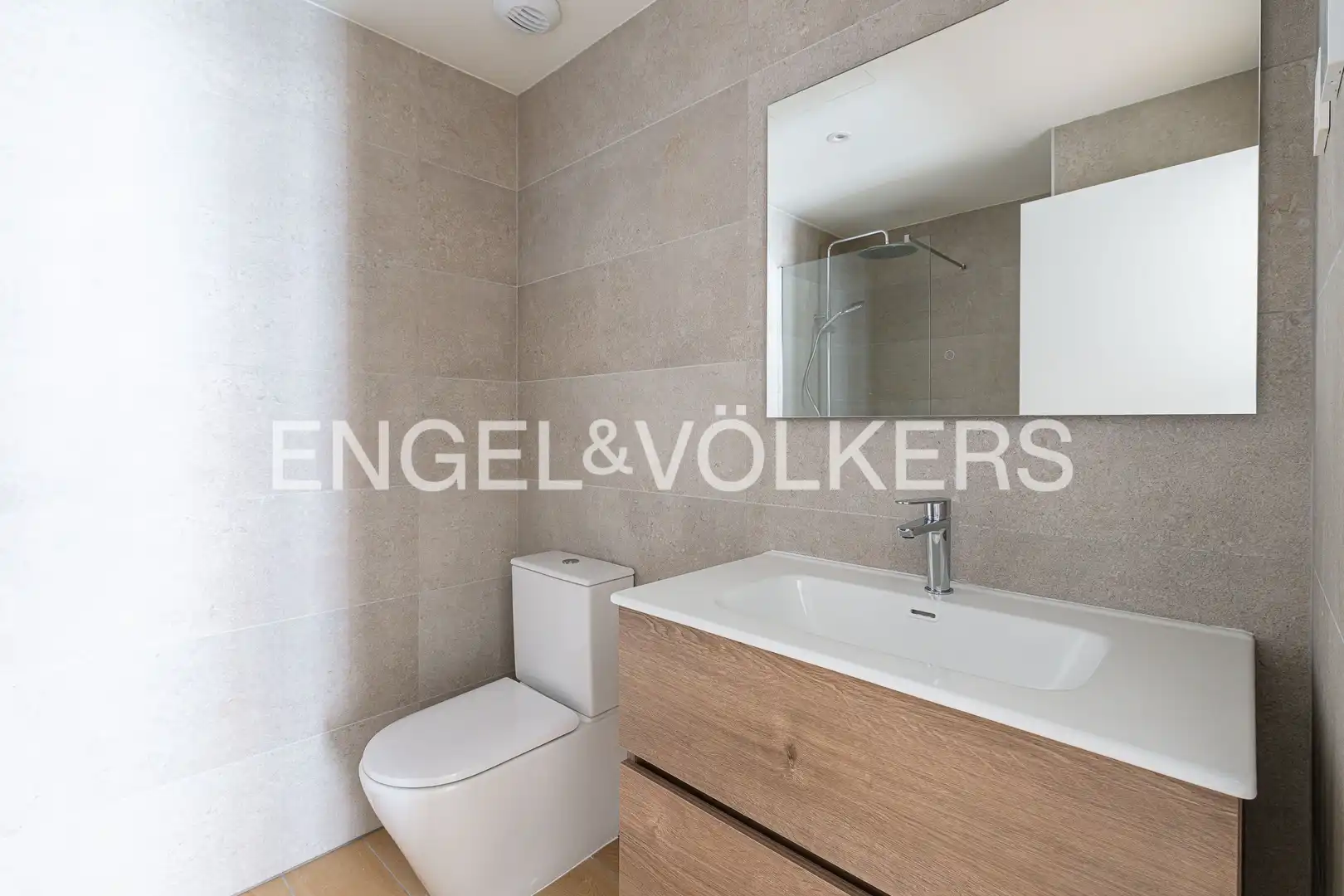 Bathroom of Flat for rent in Madrid  with Air Conditioner, Heating and Swimming Pool