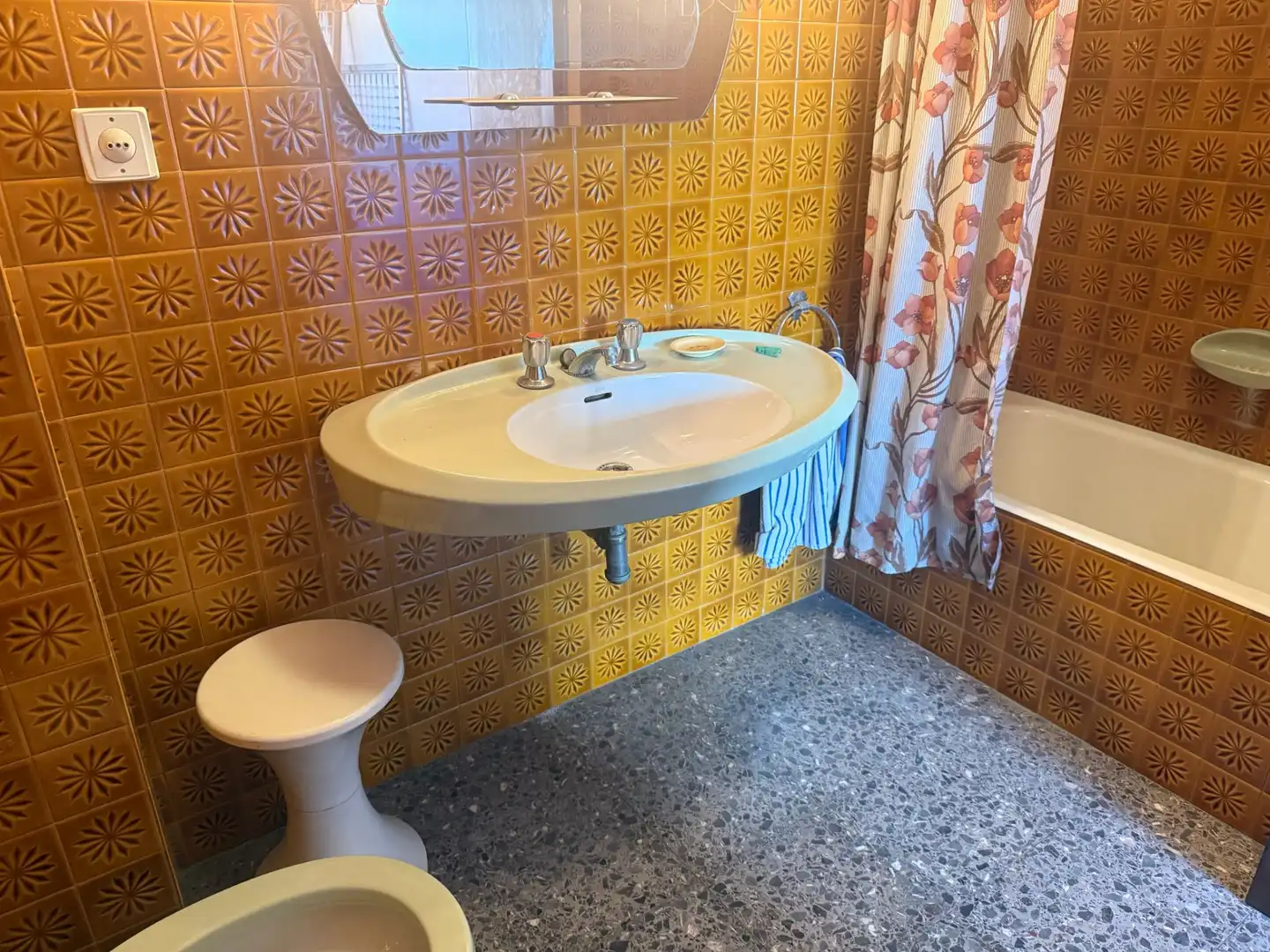 Baño de Piso en venta en L'Hospitalet de Llobregat con Calefacción, Terraza y Alarma