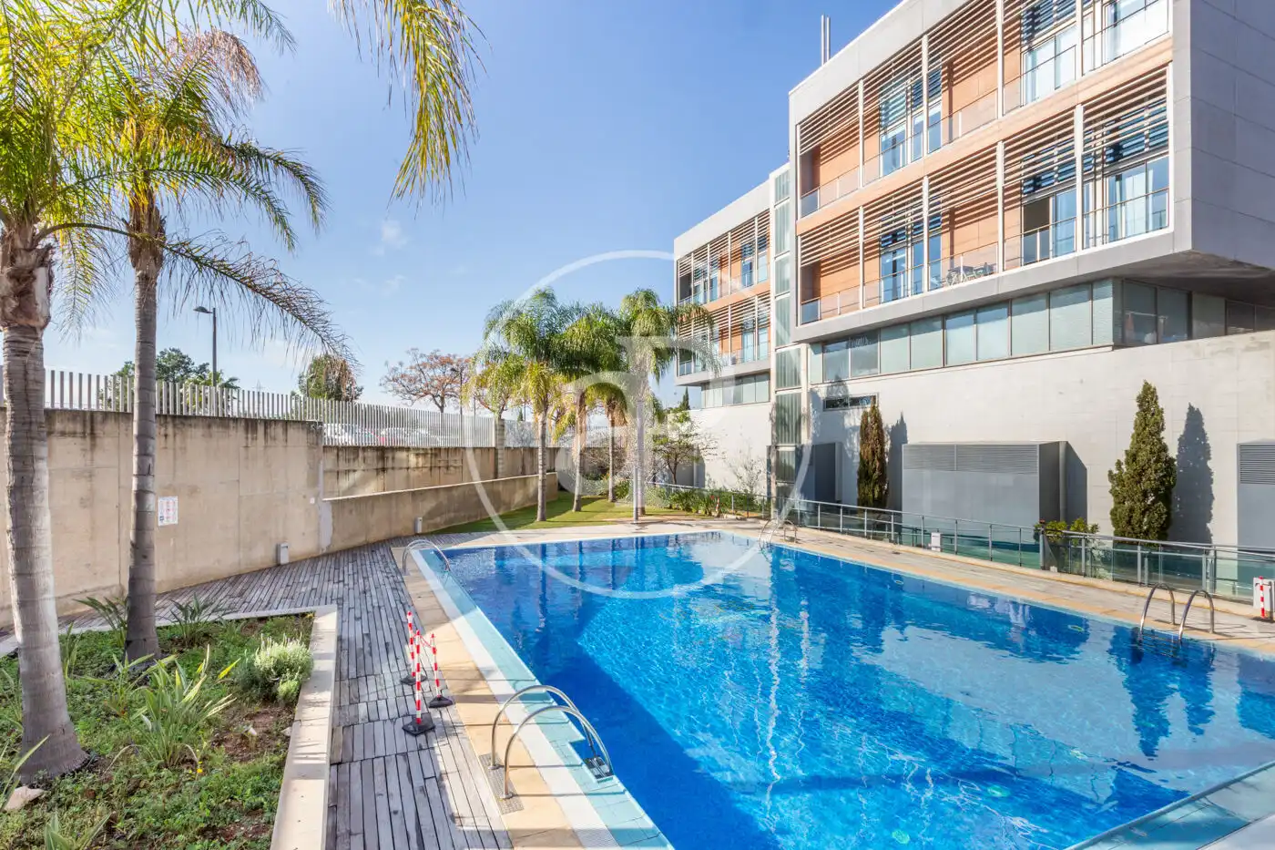 Piscina de Piso en venta en Valencia con Aire acondicionado, Calefacción y Jardín privado