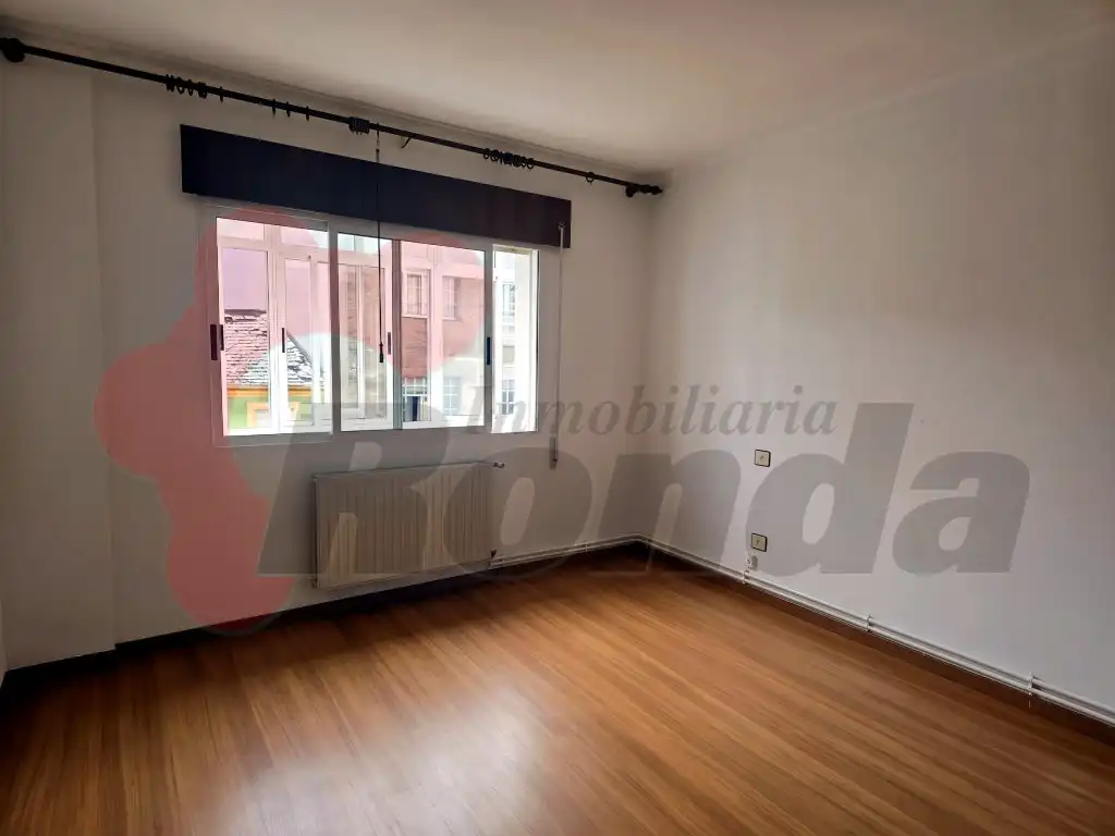Dormitori de Casa o xalet en venda en Lugo