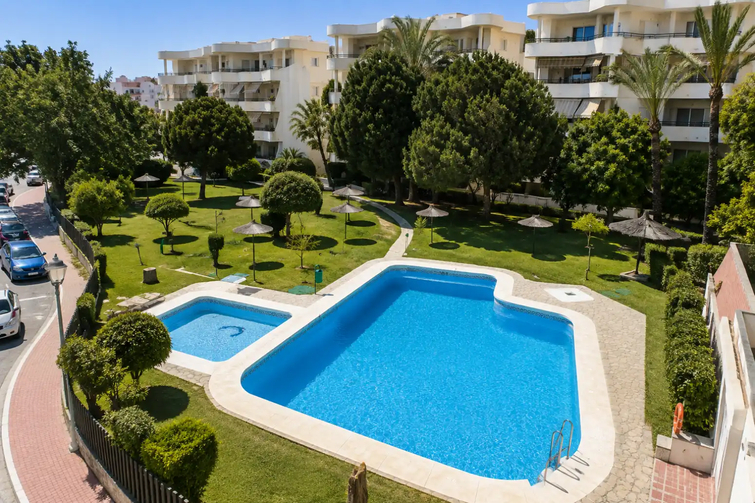 Piscina de Pis en venda en Estepona amb Terrassa i Piscina comunitària