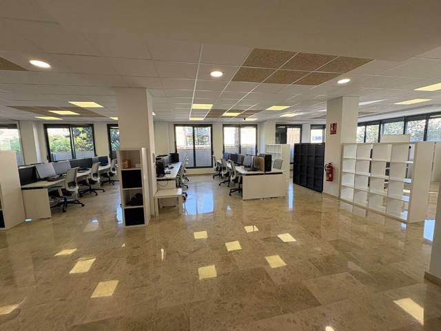 Oficina en Venta en Carrer de la Savina, 11 en Parc Central