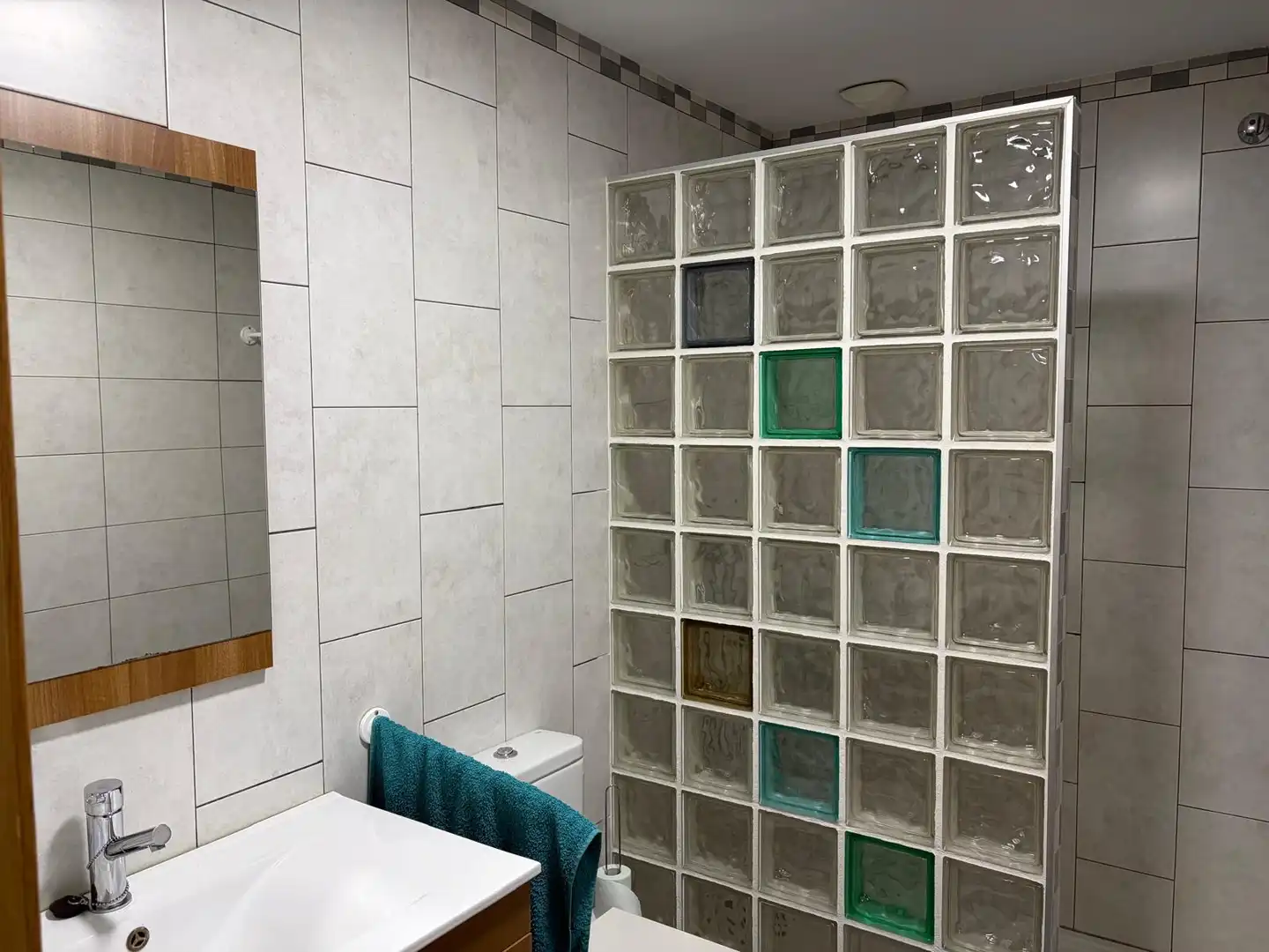 Baño de Piso en venta en Villena con Amueblado, Horno y Lavadora