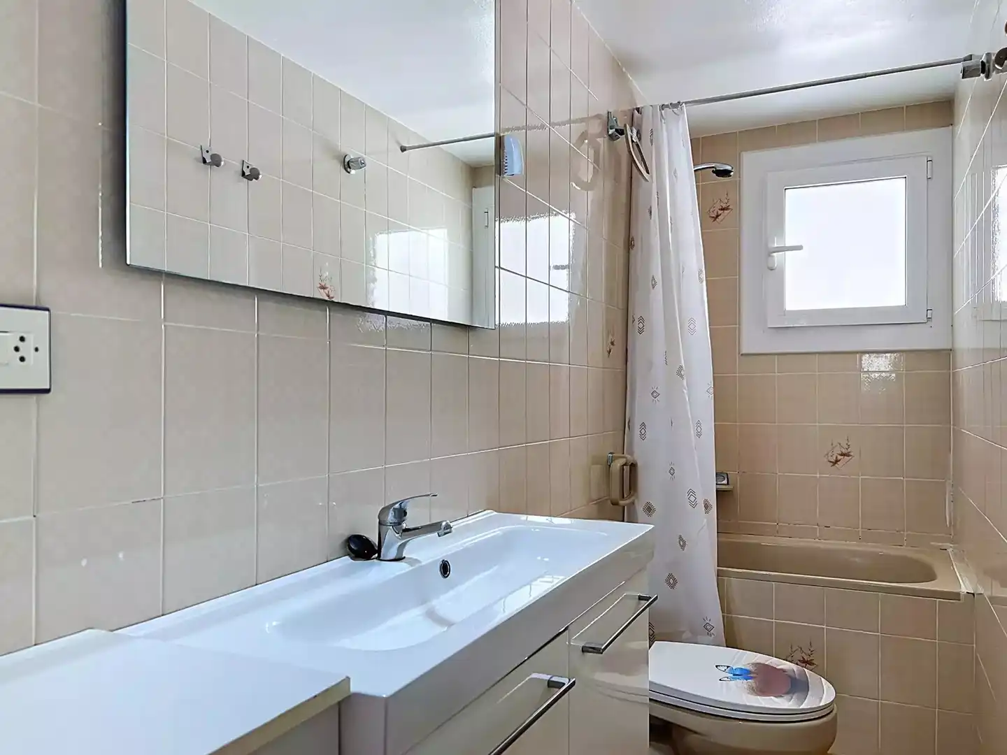 Baño de Apartamento en venta en Roses con Aire acondicionado, Calefacción y Terraza