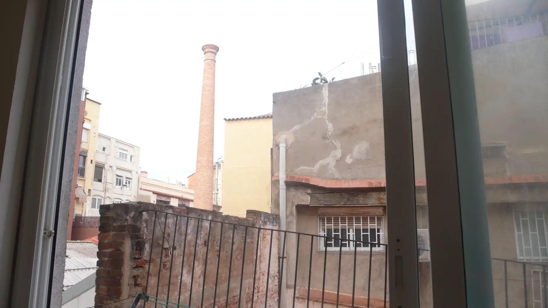 Exterior view of Study for sale in Sants - Montjuïc