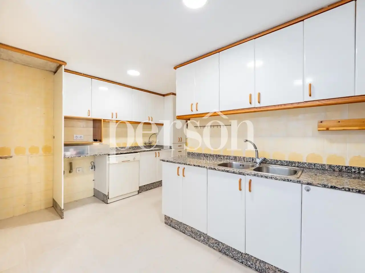 Cocina de Piso de alquiler en Valencia con Aire acondicionado y Terraza