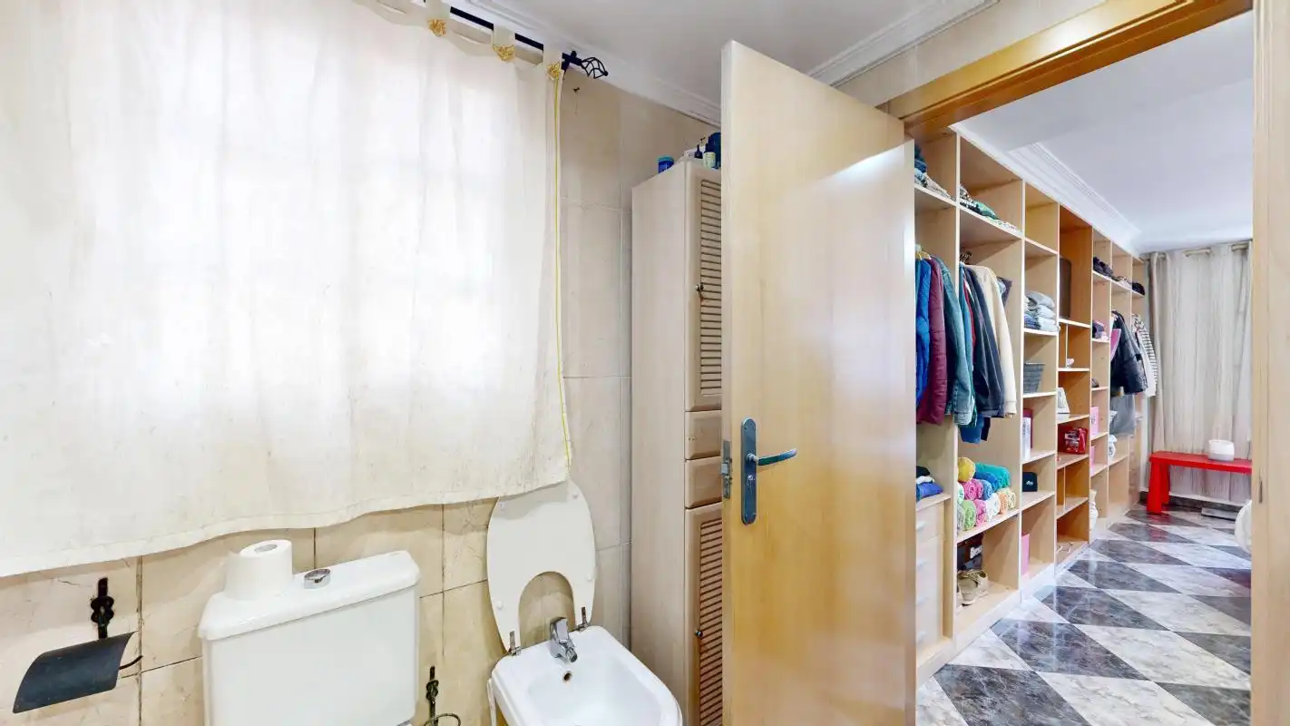 Badezimmer von Dachboden zum Verkauf in Foios mit Klimaanlage, Heizung und Terrasse