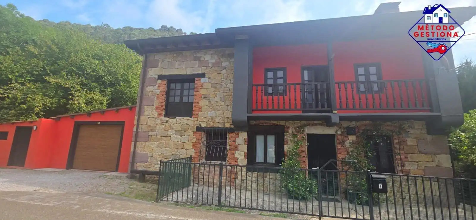 House with terrace for sale in Calle HIJAS-DISEMINADO