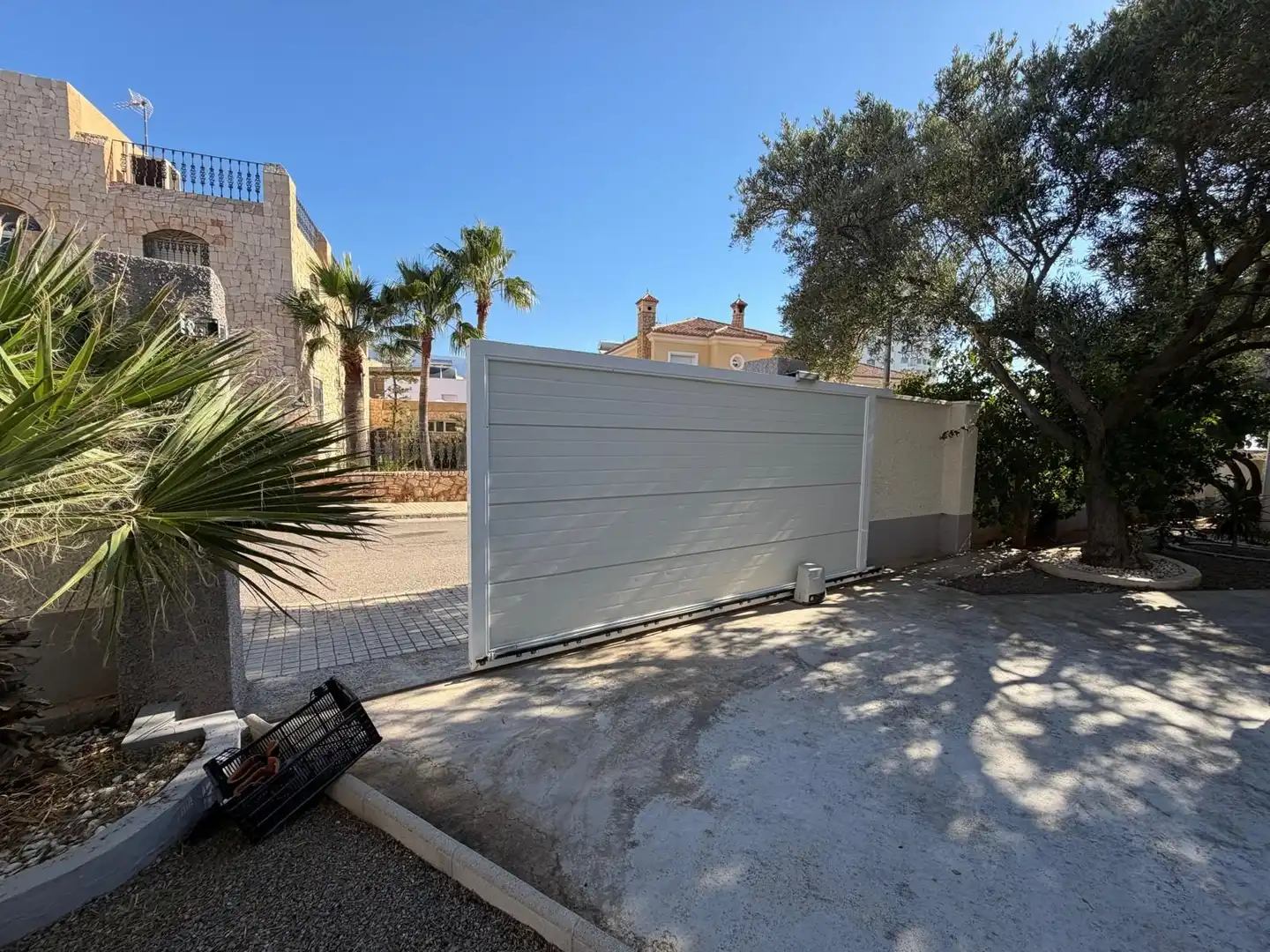 Vista exterior de Casa o xalet en venda en El Ejido amb Aire condicionat, Jardí privat i Traster