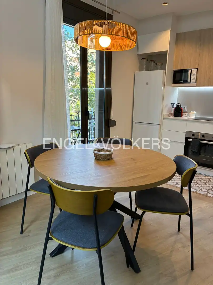 Comedor de Piso de alquiler en Barcelona con Aire acondicionado, Calefacción y Parquet