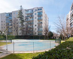 Piscina de Pis en venda en Alcalá de Henares amb Calefacció, Parquet i Terrassa