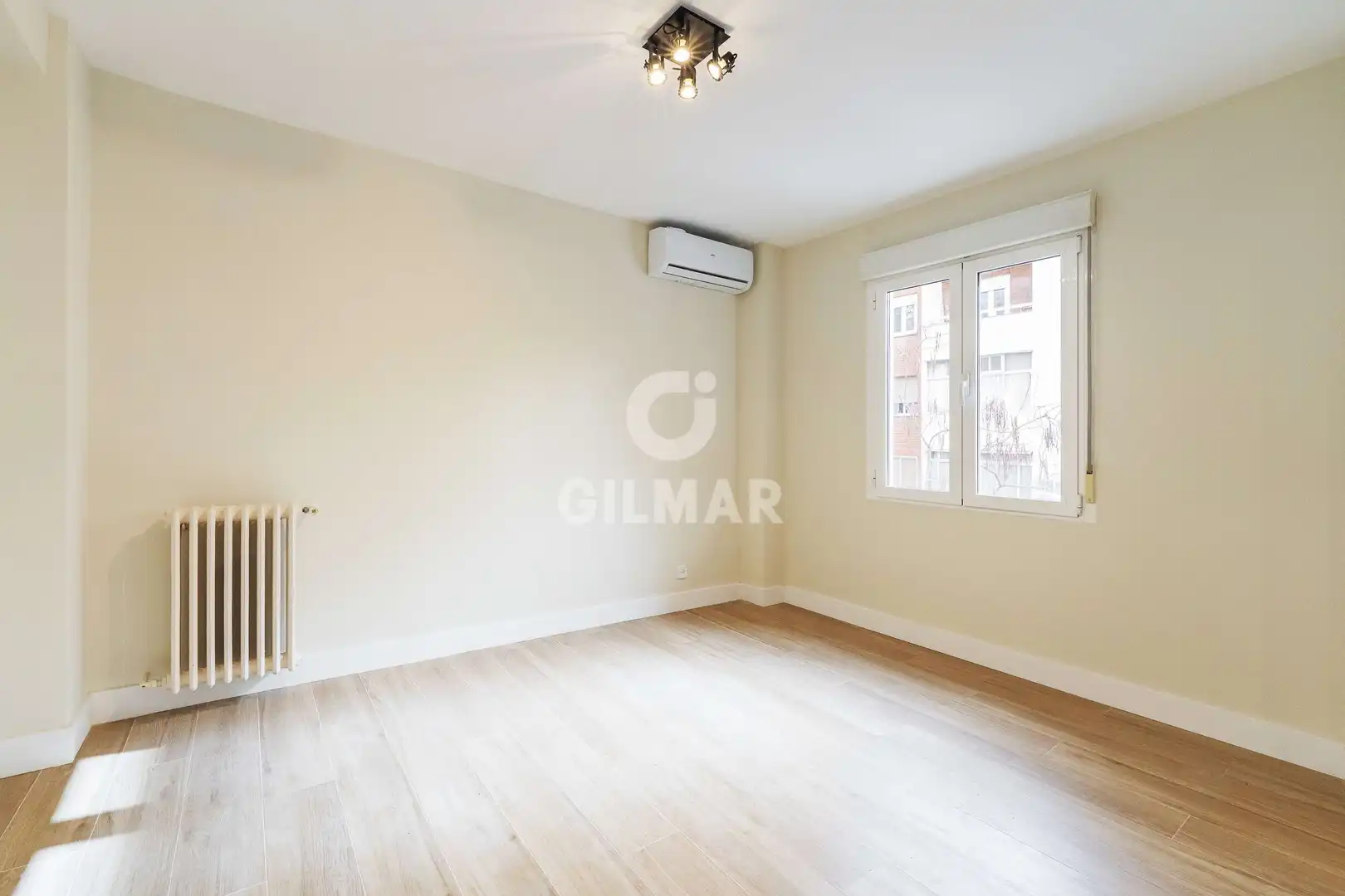 Habitación de Piso en venta en Madrid con Calefacción