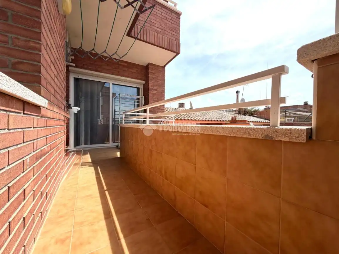 Vista exterior de Piso en venta en Badalona con Aire acondicionado, Trastero y Balcón