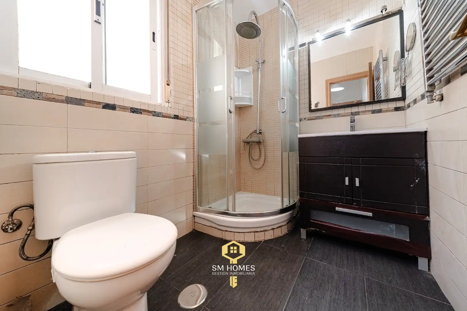 Bathroom of Flat for sale in Madrid  with Air Conditioner, Heating and Oven
