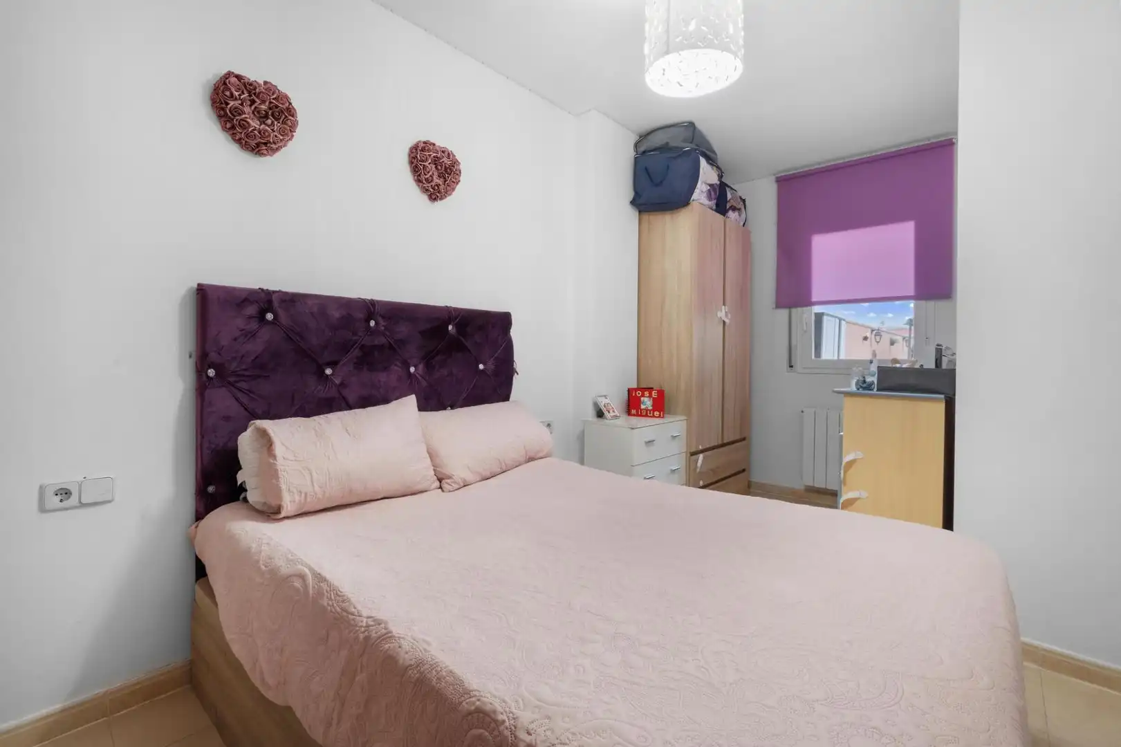 Bedroom of Apartments for sale in Girona