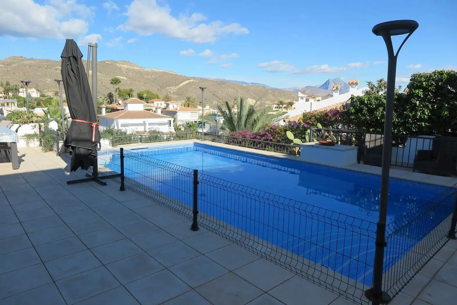 Piscina de Casa o xalet en venda en El Campello amb Aire condicionat, Calefacció i Jardí privat