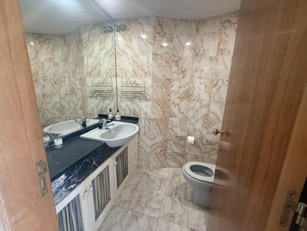 Badezimmer von Büro zur Miete in Marbella mit Heizung