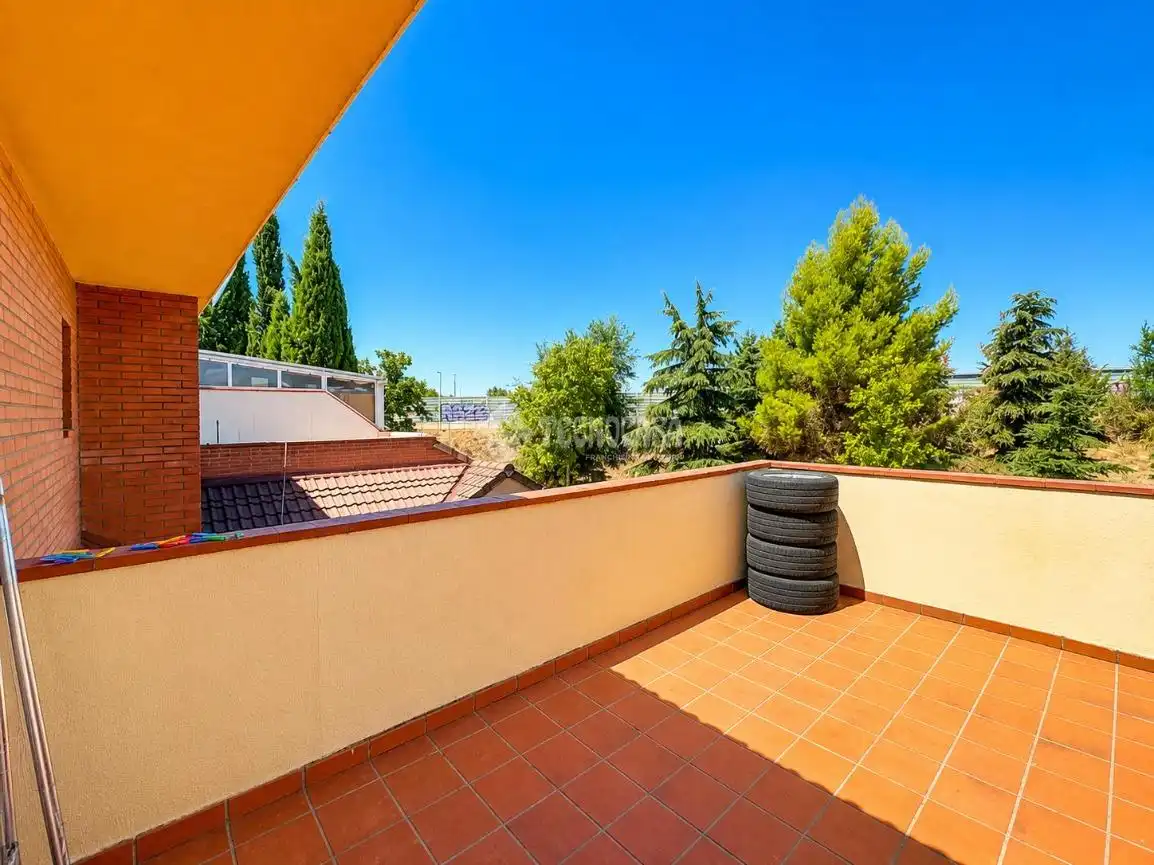 Terraza de Casa adosada en venta en Alcalá de Henares con Aire acondicionado, Calefacción y Parquet