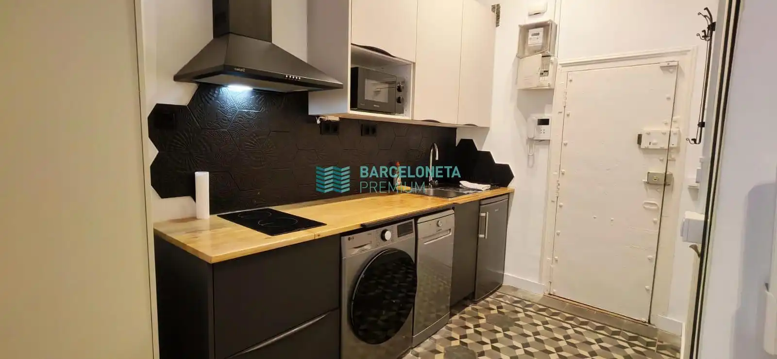 Cuina de Pis de lloguer en Barcelona amb Aire condicionat i Moblat