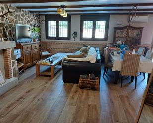 Sala d'estar de Apartament de lloguer en Villanueva de la Cañada amb Calefacció, Terrassa i Moblat