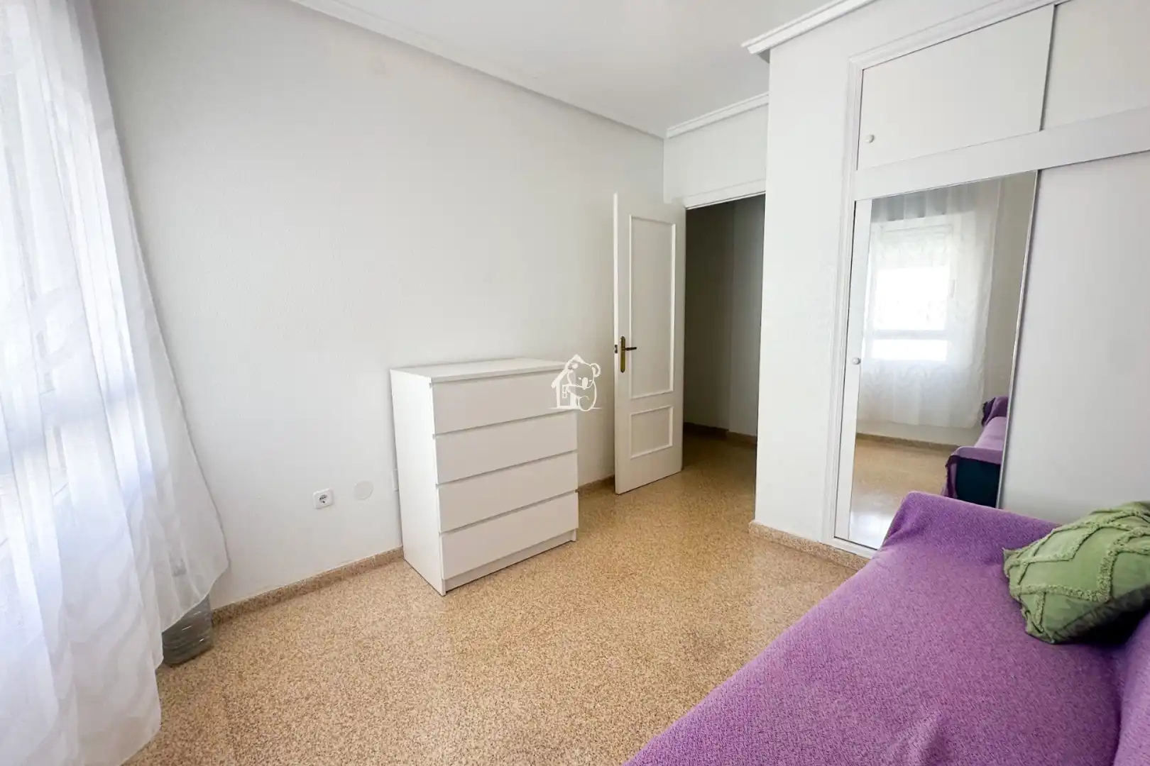 Habitación de Apartamento de alquiler en Guardamar del Segura con Aire acondicionado, Terraza y Amueblado