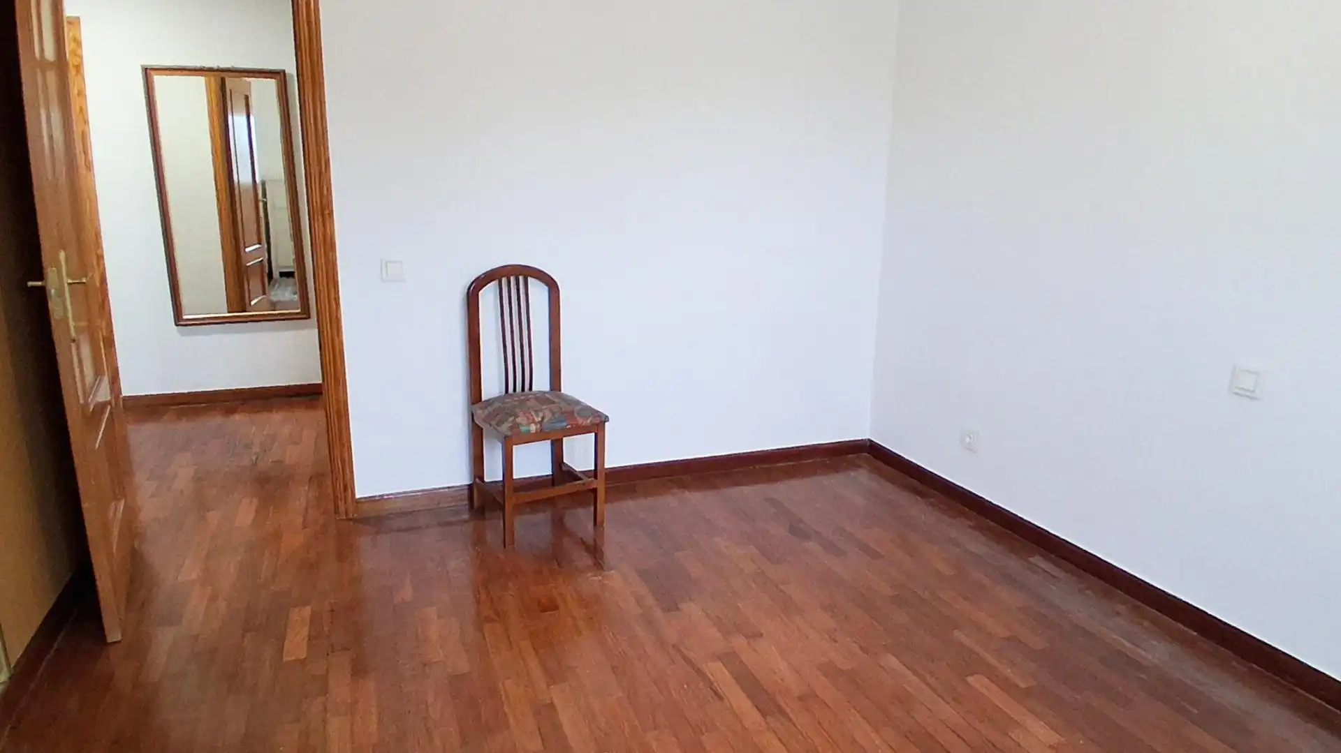 Schlafzimmer von Einfamilien-Reihenhaus zum Verkauf in Cabrerizos mit Heizung, Abstellraum und Schwimmbad