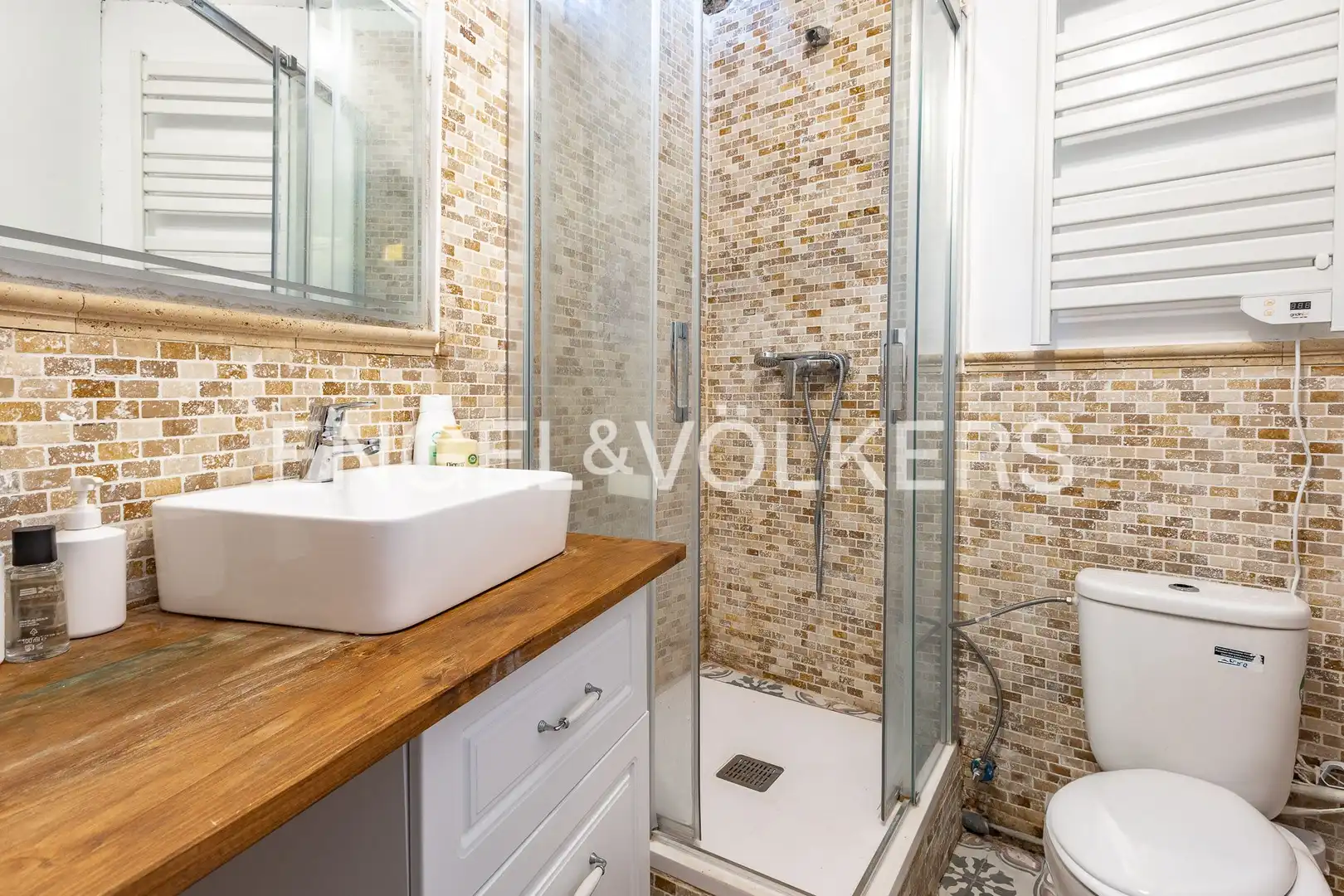 Bathroom of Houses for rent in El Masnou  with Air Conditioner, Heating and Furnished