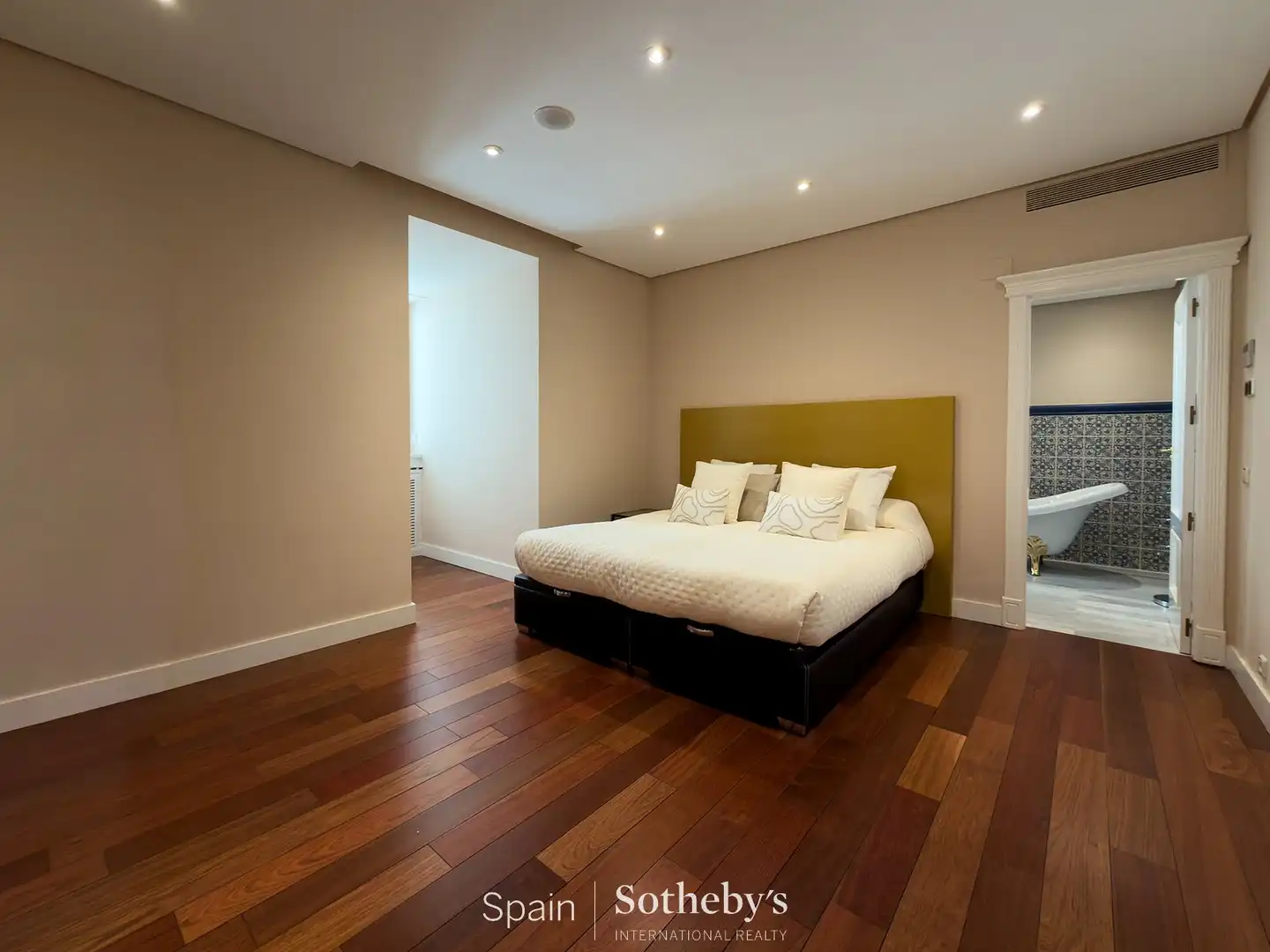 Habitación de Casa o chalet en venta en Pozuelo de Alarcón con Aire acondicionado, Jardín privado y Terraza
